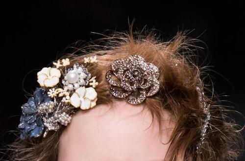 skaodi:Details from Alexander McQueen Fall 2016. London Fashion Week.