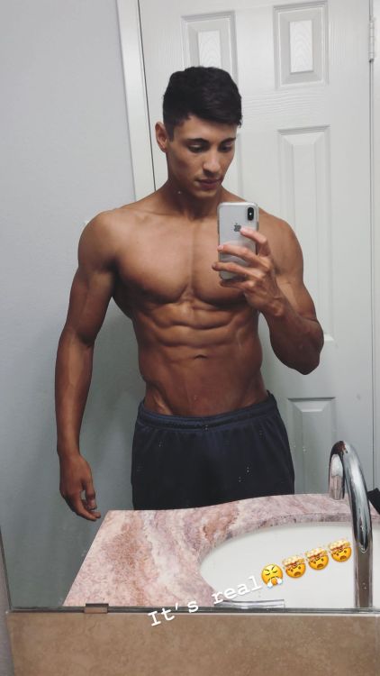 thehottestmenaround: Isaac Ramirezwww.instagram.com/isaacbramirez/