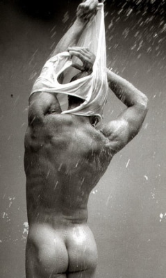 mainepoet:  Shower back pose. No genitals