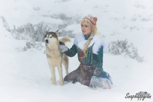 cielrose: Did a recent shoot in the snow with friends!From the Farseer trilogy by Robin Hobb - Assas