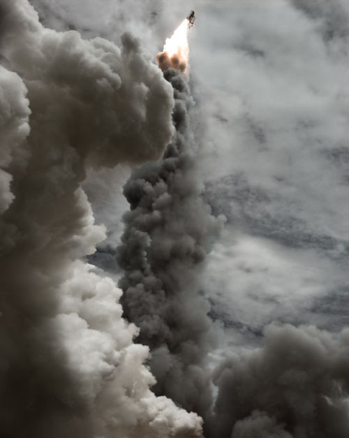 bobbycaputo:  How One Photographer Took Incredible Close-Ups of Space Shuttle Launches Shuttle launches are audacious displays of smoke, steam, and a gigantic man-made vessel being thrust into space. Documenting in-the-moment details can be tricky—the