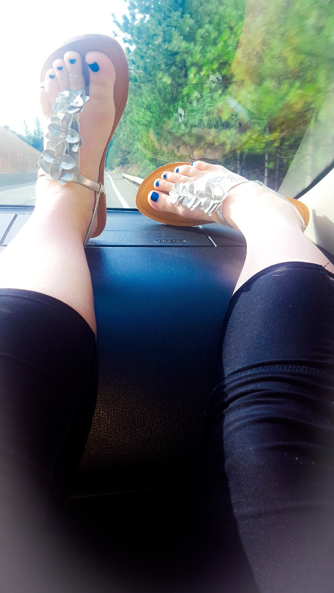 sweetfeet438:  Driving through the streets of Cali!