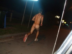 menandsports:  naked runner boy from behind :