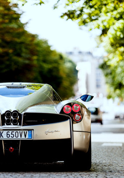  Pagani Huayra 