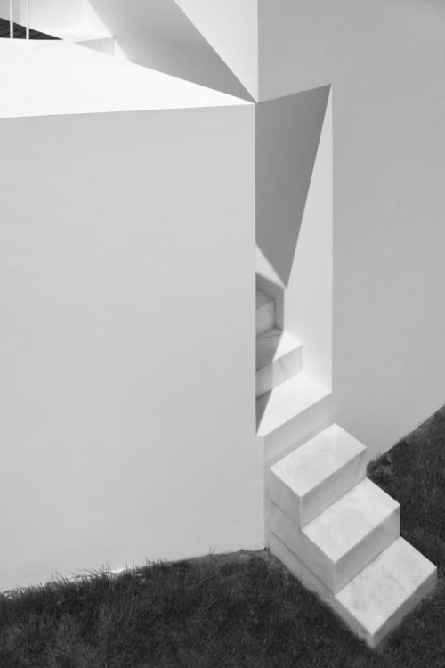 dromik:Aires Mateus.