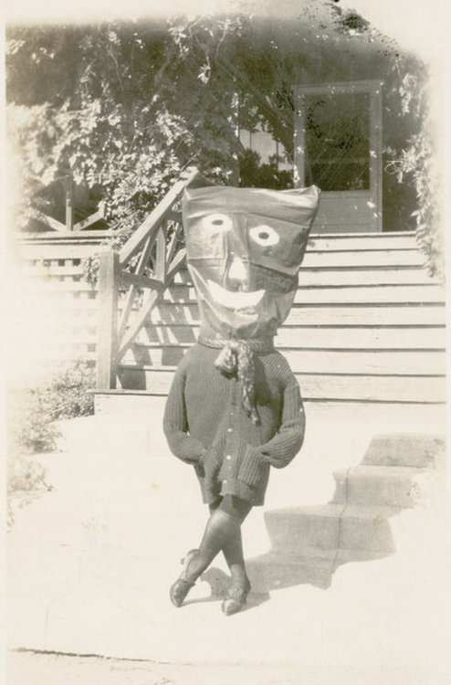 odditiesoflife:  Creepy Vintage Halloween Photographs These wonderfully creepy images of Halloween’s past come from the book, Haunted Air. The book features dozens of anonymous vintage Halloween photos dating between 1875 and 1955. The photos in the