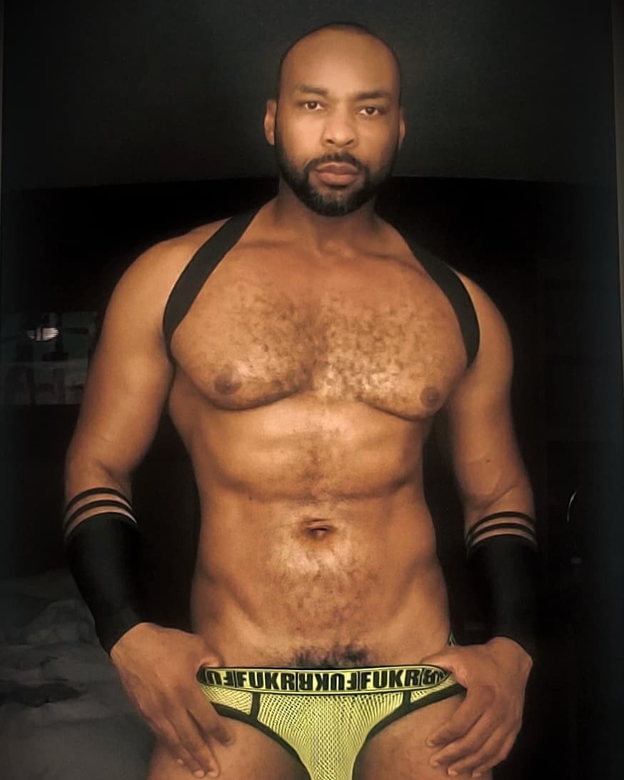raydieselxxx:Feeling it! #scruffy #gogos #gaydaddy #instagay