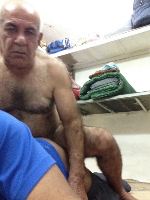 gayoviejo:  Mmmmm viejito caliente.