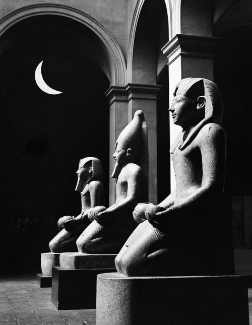 grandegyptianmuseum:Three statues of queen Hatshepsut (ca. 1507-1458 BC) in row, kneeling and making