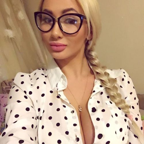 naughtyfuckdolls:  filthydigitalslutz:  MODELLING IS GOOD, PORN IS BETTER Click HERE for MORE Lara Onyx - Legal Porno   I love making porn