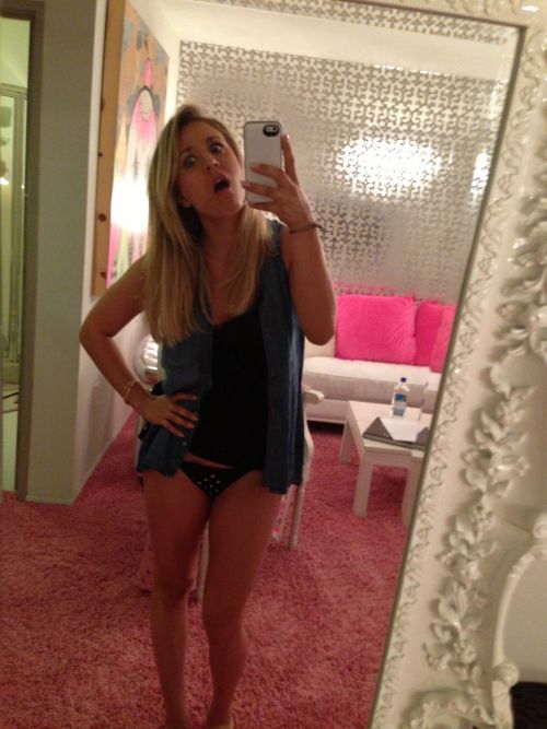 pornwhoresandcelebsluts:  Big Bang Theory star Kaley Cuoco hot leaked selfies