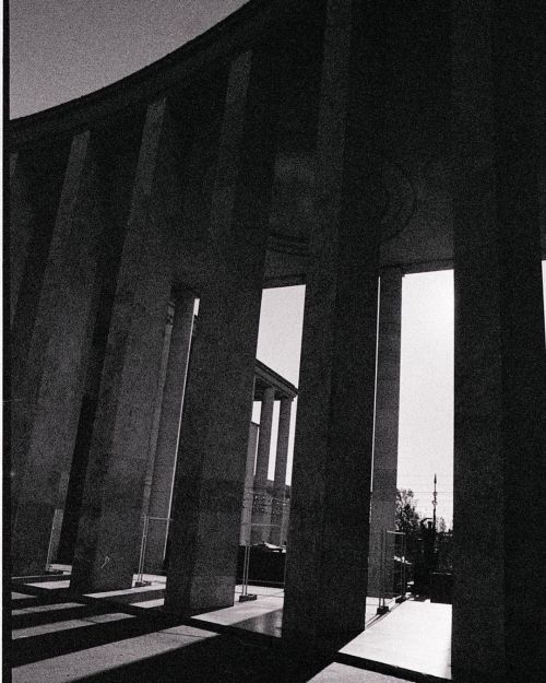 Palais de Tokyo, Paris  . . . . . . . #palaisdetokyo #skatespot #paris #filmsnotdead #nikonf2photomi