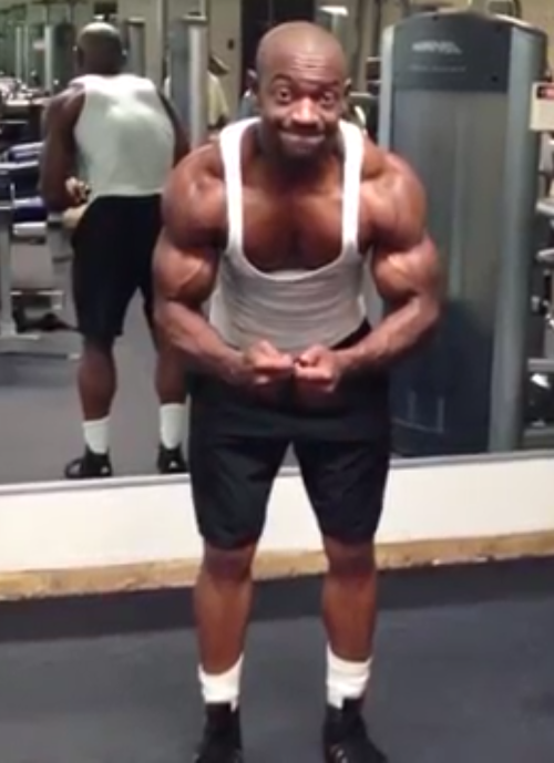 justmuscle77:  Cardell is just more than I can handle. He doesn’t show his face on his Giant penis shots, but it’s him. Big muscles, big dick. What’s not to love…  Cute brother he can get it