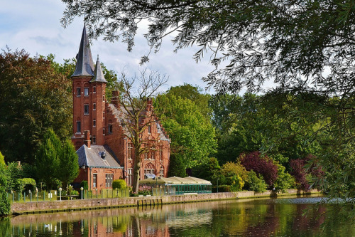 somedayillseetheworld: Minewater, Brugge, Belgium (by Eric)