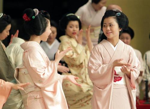 geisha-licious:  Rehearsals for Miyako no Nigiwai 2013! 1. maiko Ryouka and Kanoyumi 2. and 3. maiko Toshikana, Chikayuki, Toshichika, Fukukimi, Mamemaru, Chisako, Koyoshi and Fumino 4. maiko Ichimari, Toshikana, Chikayuki, Toshichika 5. maiko Satohana,