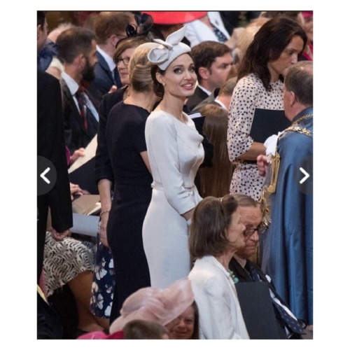 Un estilo muy Real… Angelina Jolie.#AGDLMDurante la ceremonia del aniversario 200 de la Orden de