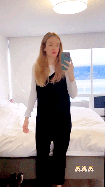 the cutest Danielle Panabaker revealing her baby bump for her second pregnancy ~ #danielle panabaker#the flash #the flash cast #caitlin snow#dpanabakeredit#pregnancy#baby bump#killer frost