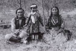 soih: tate-iyohiwin:  iweon:  A very beautiful image of these smiley blackfoot. It seemed everything was alright… Photograph by Mary T. S. Schaffer in 1907.    I just love how humanizing this is, it’s the first time I’ve seen us not depicted as