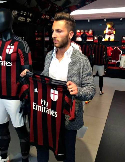 montosmadman: Welcome to AC Milan, Andrea Bertolacci! He signed a contract until June 30, 2019.