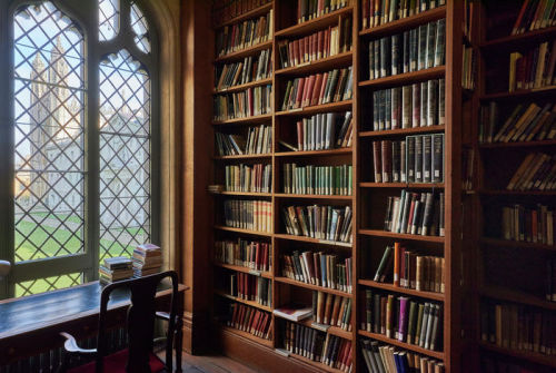 themaninthegreenshirt:King’s College Library, Cambridge University