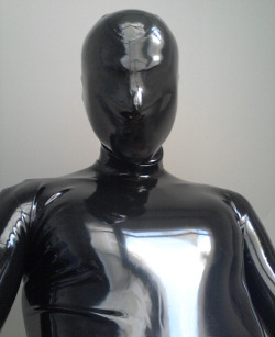 vandickfetish:  Full rubber 