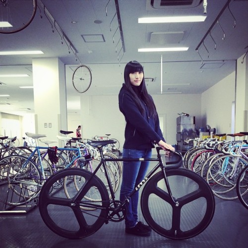 tempracycle:tempra cycle crew haruka at kawasaki velodrome. #tempracycle #keirin #njs #japan #velodr