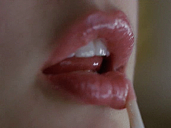 muffmcmuffin:  Good girls have wet lips ♡ 