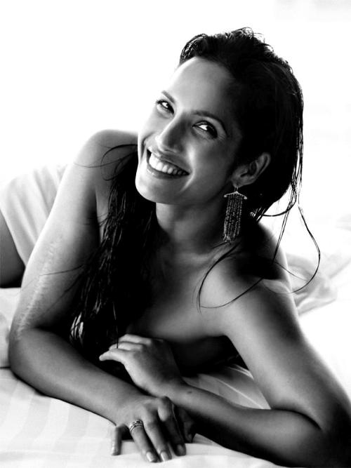 lesravageurs:   Ravageuses smile. | Padma Lakshmi by Prabuddha Dasgupta  