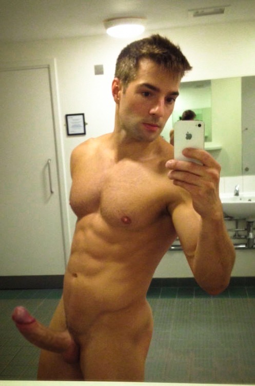 awesomemenlovingguy:  His big dick and perfect body are impressive!