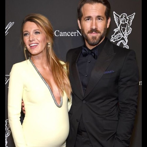 My #wcw and #MCM all wrapped into one. They are just flawless and her style while pregnant is spot on. Can’t wait to find out the sex and name of their baby! 👑😊👶  #therealqueen #blakelively #RyanReynolds  #perf #couple #beautiful