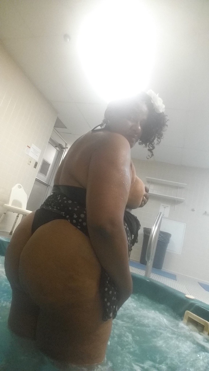ssbbwluva:  Sexy mature plump rump ebony granny 😘😍😘😍😘😍😍😘😍😘😘