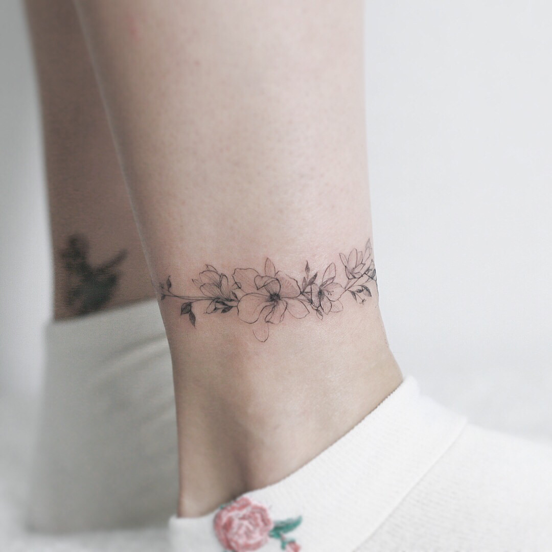 Share more than 72 flower anklet tattoos - in.eteachers