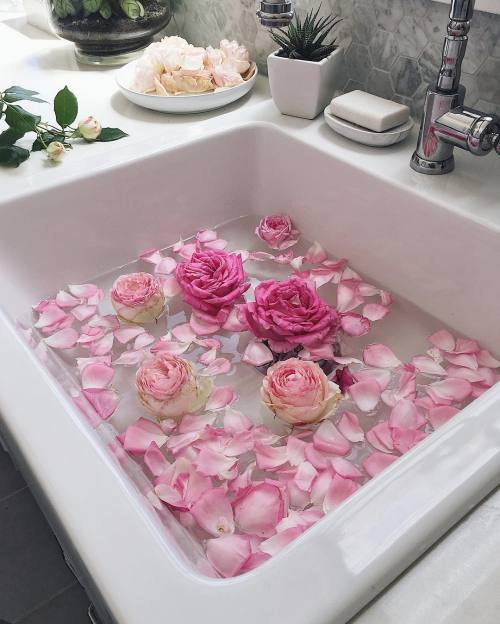 andantegrazioso:Laundry day | the_vintage_palace