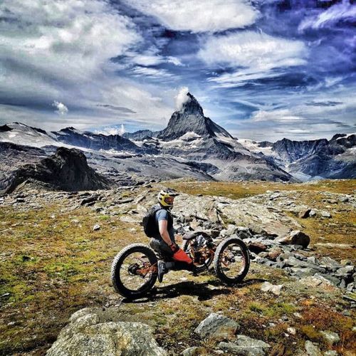 mtbswitzerland: Wo ein Wille ist, ist auch ein Bike. … Für einmal ist das Matterhorn nicht das impos