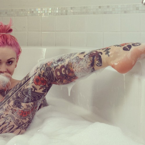 alternative-grunge-girls:  ♡alternative babes♡