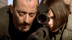 zisuniverse:Jean Reno and young Natalie Portman in Léon the Professional (1994) 