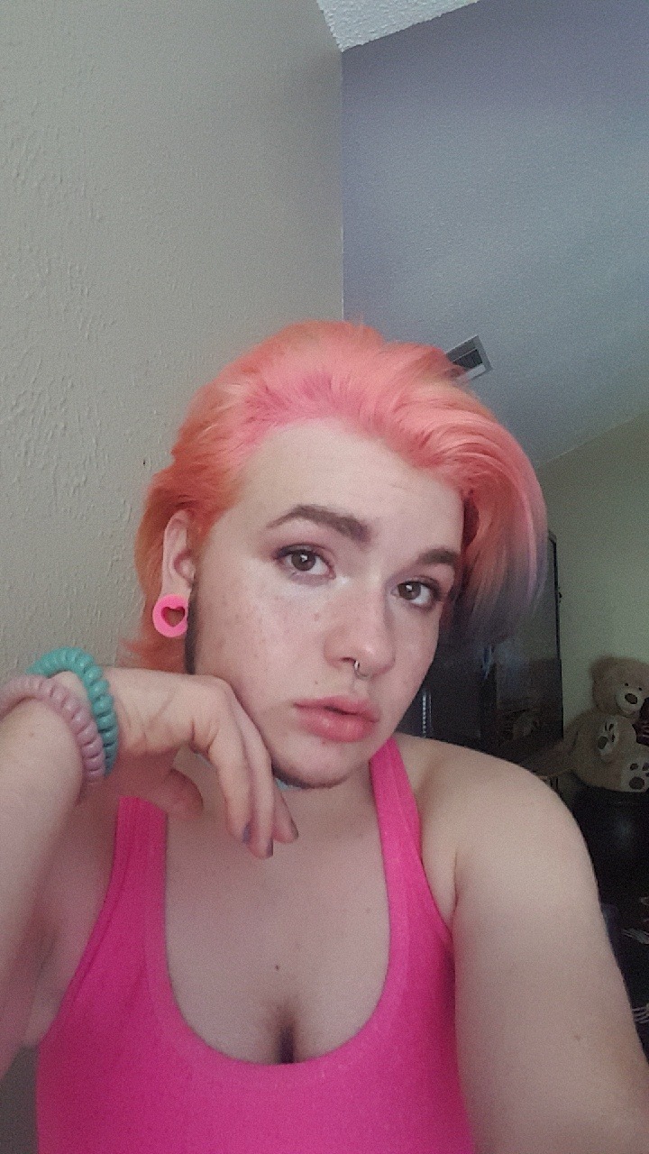 peachycreamm:  🍑Pretty boy🍑  [He/Him || Leave caption]