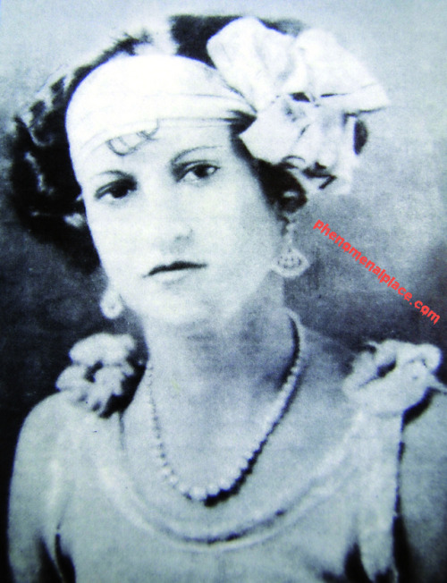 shamelessmiraclemaker: fihux:  sixpenceee:  Carl Tanzler was a German-born radiologist at the U