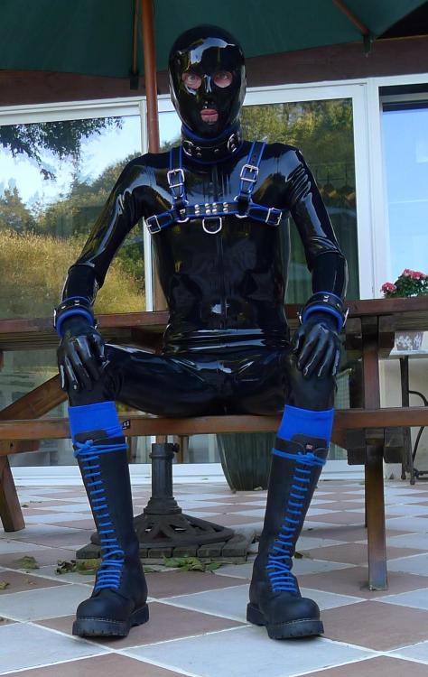 inky-dog:  Me outing in full rubber  porn pictures