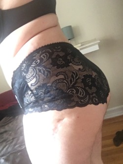 femmequeerwriter:  I got new lingerie and I need a confidence boost.