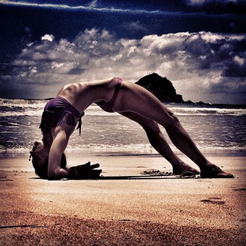 girls-do-yoga:  Yoga girl http://girls-do-yoga.blogspot.com/