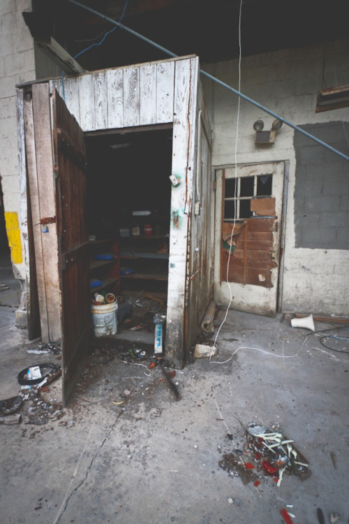 abandonedappalachia:Jim C. Hamer Lumber Co. - Kenova, West VirginiaI first stumbled upon this massiv