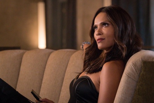 thatskasterborous: Does anyone else picture Amren as mazikeen (lesley anne-Brandt) from lucifer beca