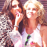 thefronckowiakblog-blog:  “Fofocas são só fofocas. A verdade é: Luazinha amo Você, minha leoa!!!! ;***” “meleeex! ;)” “Eu amo minha amiga Lua” “Meleca”  