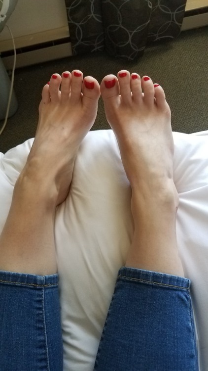 My pretty wifes beautiful feet and toes getting some rubs before heading to work.please comment