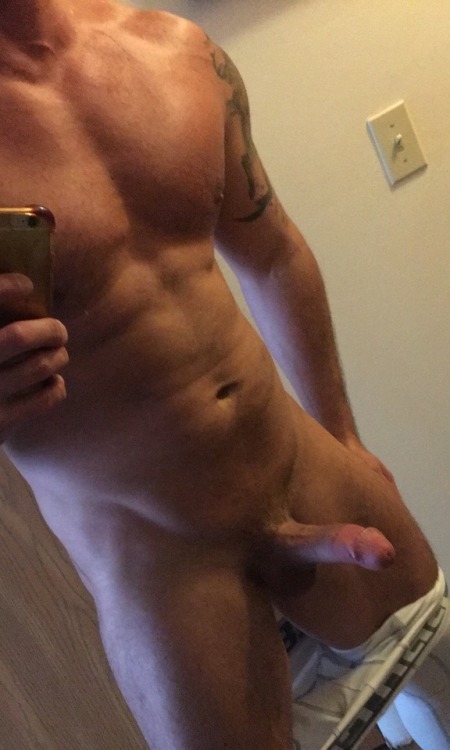 chifan19:  Just your typical post-gym horny pics 