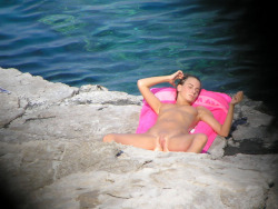 girls-naked-at-beachh: Girls Naked At Beach - http://girls-naked-at-beachh.tumblr.com