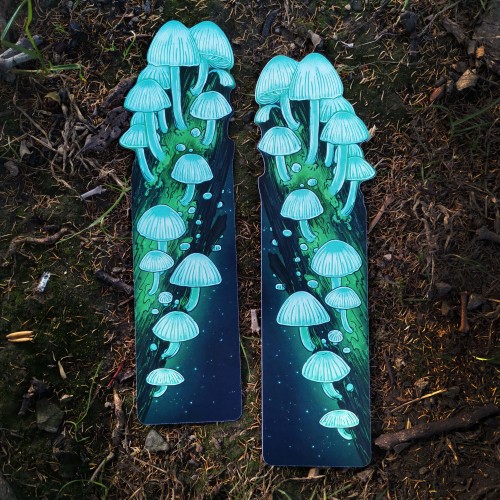 I have two new fungi bookmarks! These are available on my store now. Link in pinned post!