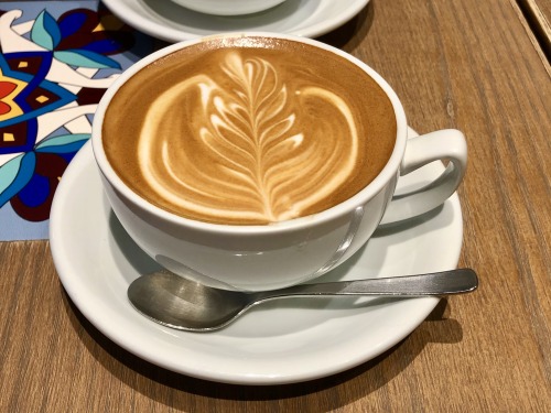 Urth Caffe’s latte art is always so pretty - once in a while I open their instagram page to se