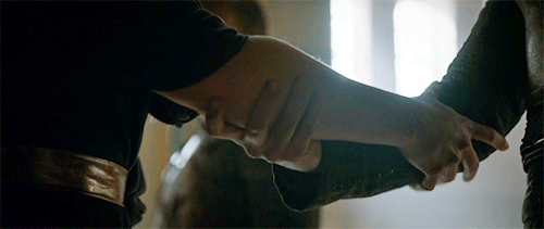 ice-fire-and-thrones:  Daenerys Targaryen and Asha/Yara Greyjoy in Meereen (S6E9